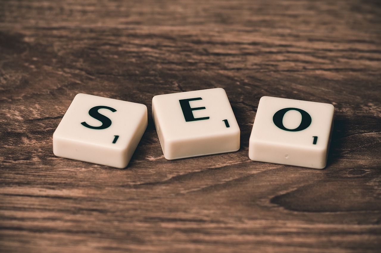 Letter tiles spelling SEO on a wooden table