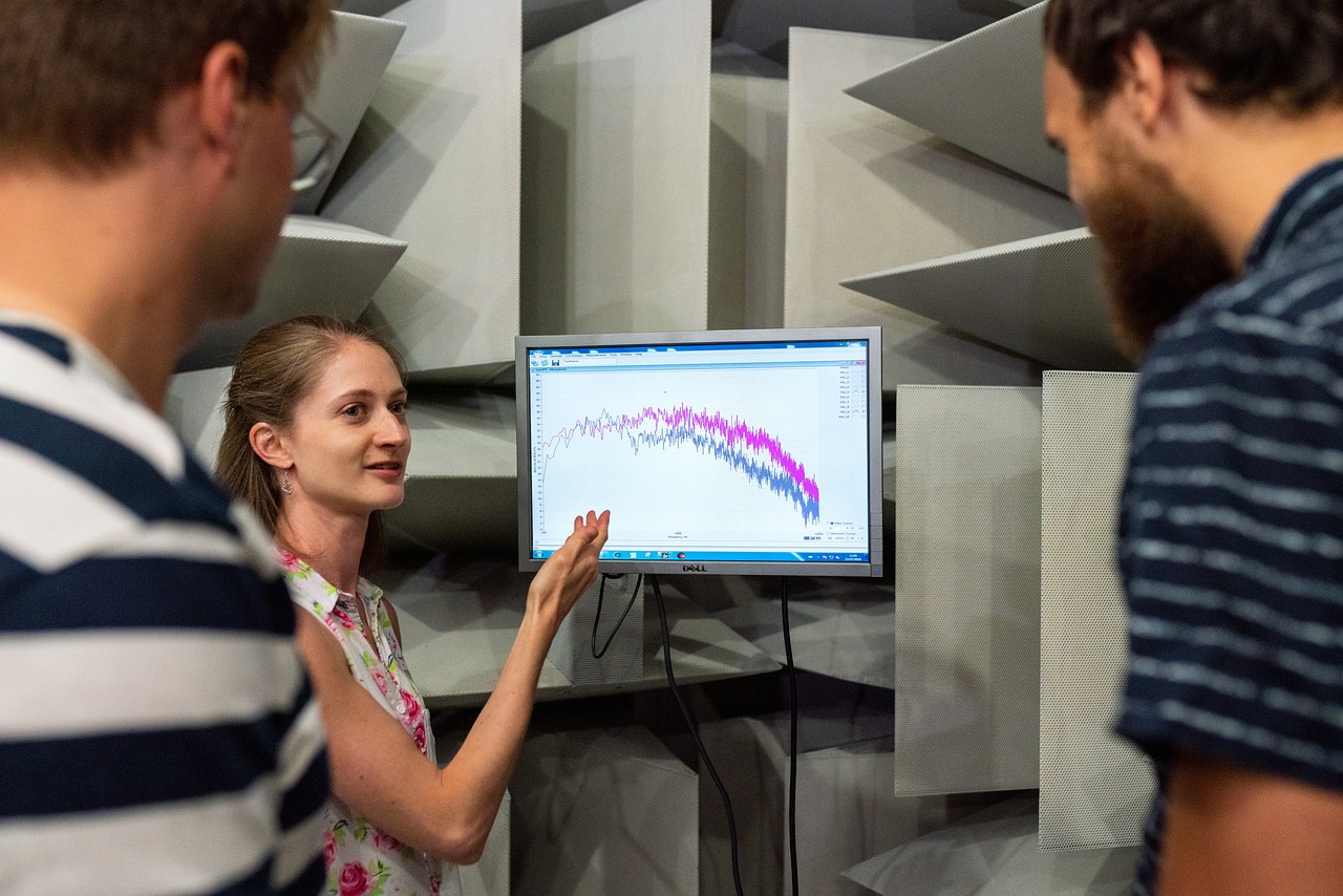 Analyst presenting website traffic charts on a screen